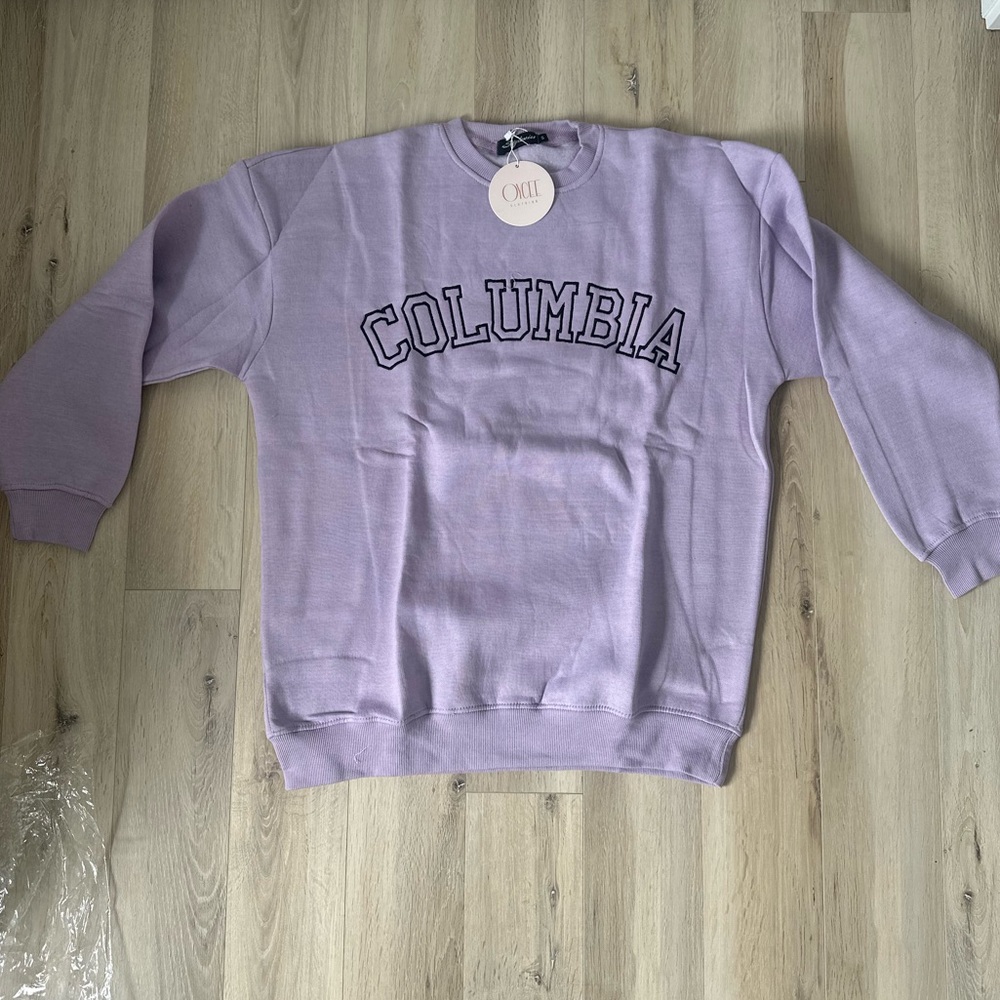 NWT Oycee Clothing “Columbia” Graphic Sweatshirt – Lilac, Size Small